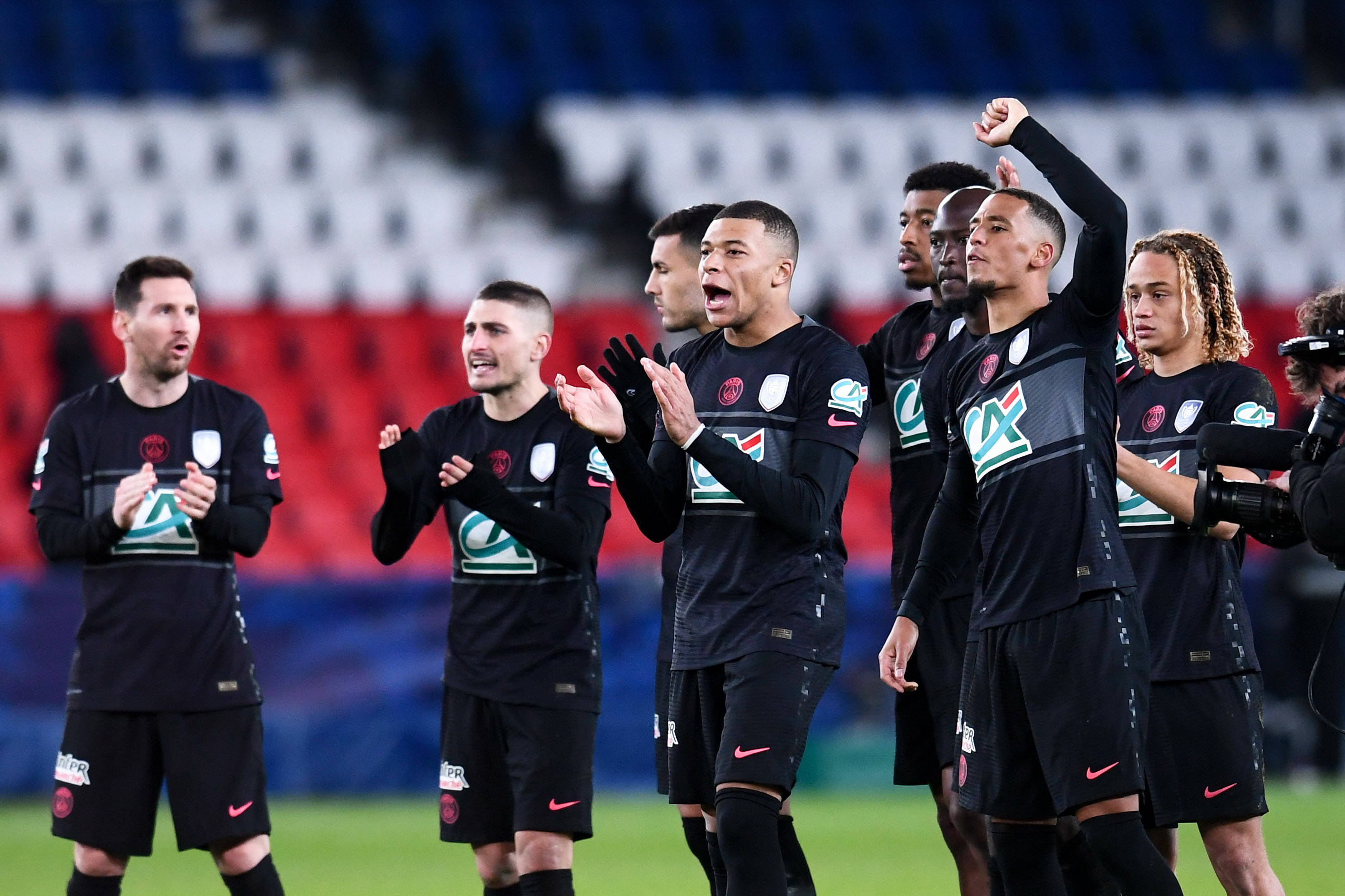 包含加时末段体能课后；洛杉矶快船主帅复盘备战法国杯；管理层满意；数据趋势出现新变化的词条-开云